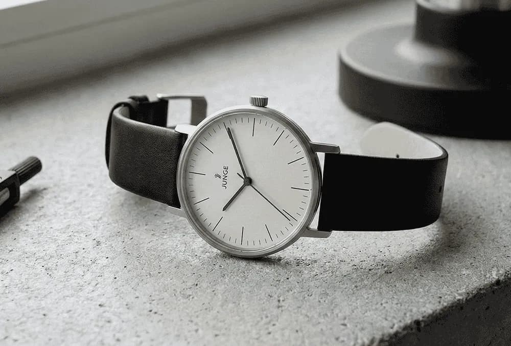 Relojes Minimalistas / Bauhaus - Ejemplo de reloj estilo Relojes Minimalistas / Bauhaus | Momento Relojero