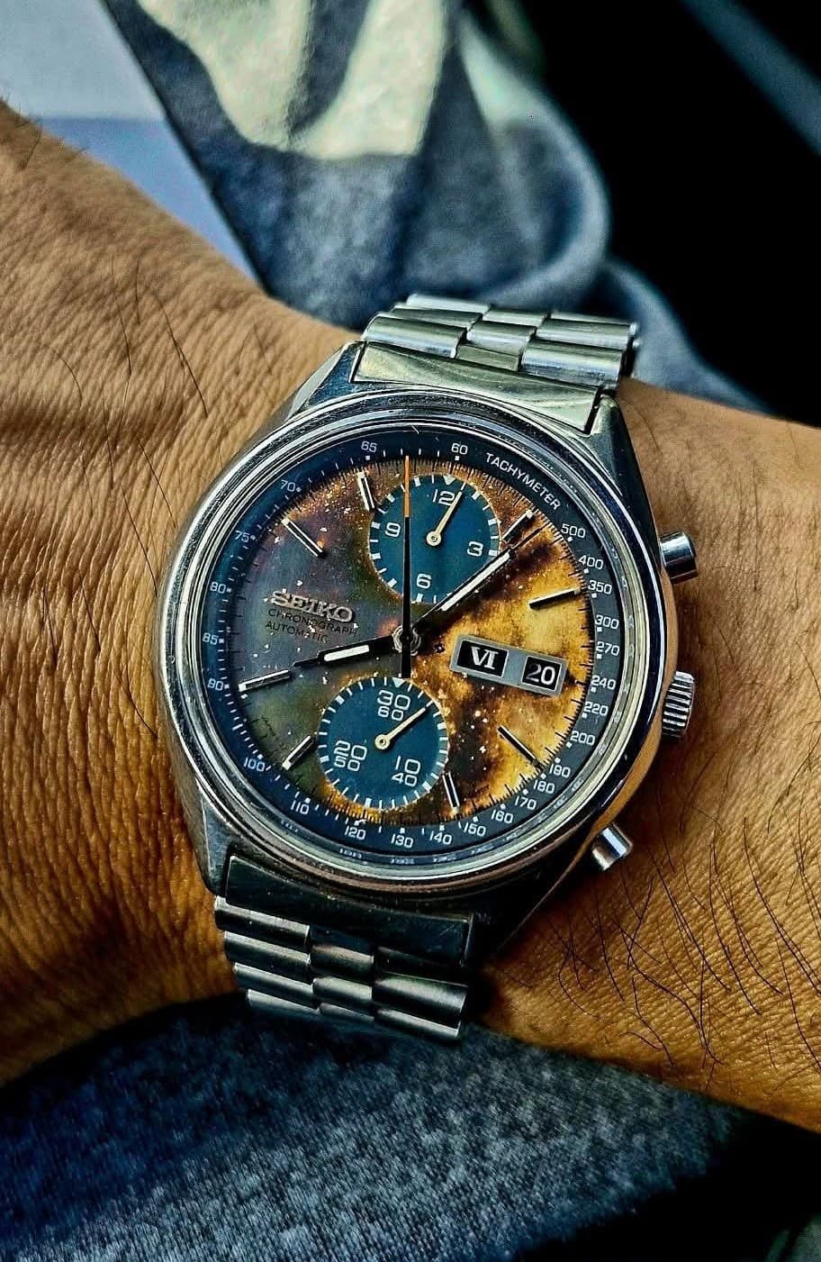 Seiko 6138-8020, cronógrafo automático vintage con esfera de pátina tropical, propiedad de Cruz G.